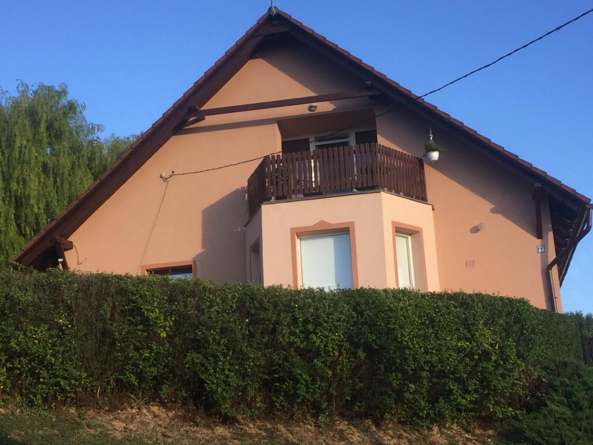 Baranya Apartman Ata Екстер'єр фото