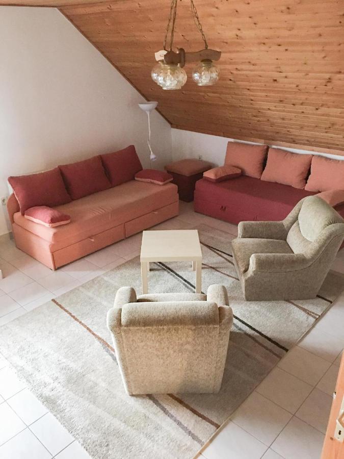 Baranya Apartman Ata Екстер'єр фото