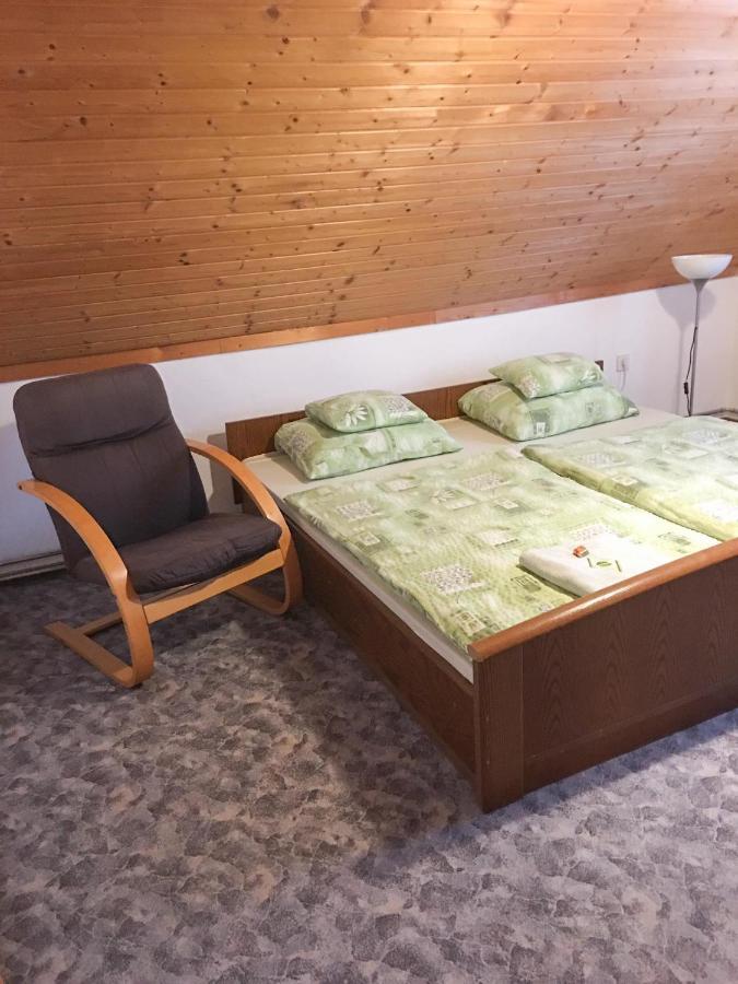 Baranya Apartman Ata Екстер'єр фото