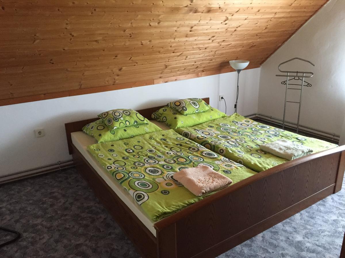 Baranya Apartman Ata Екстер'єр фото