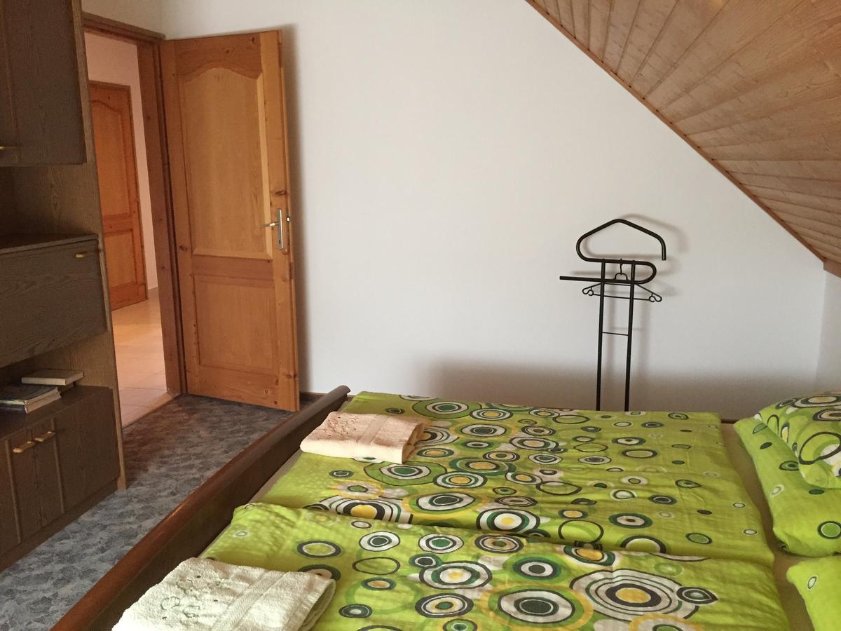 Baranya Apartman Ata Екстер'єр фото